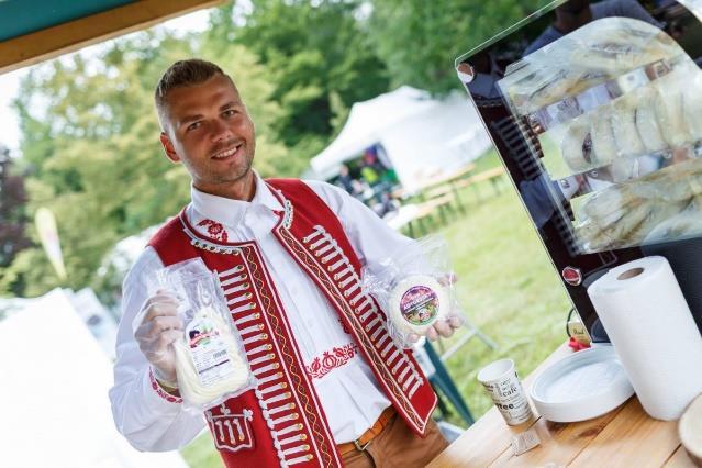 2018) Začátkem letních prázdnin se konal první ročník Garden Food Festivalu v Rožnově pod Radhoštěm v Městském parku.