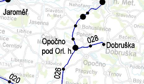 Traťová rychlost je v úsecích Týniště n. O. Nové Město nad Metují a Náchod - Hronov 90 km/h s místními omezeními, v úsecích Nové Město n. M. Václavice a Hronov Meziměstí 80 km/h s místními omezeními a v úsecích Václavice Náchod a Meziměstí Meziměstí st.