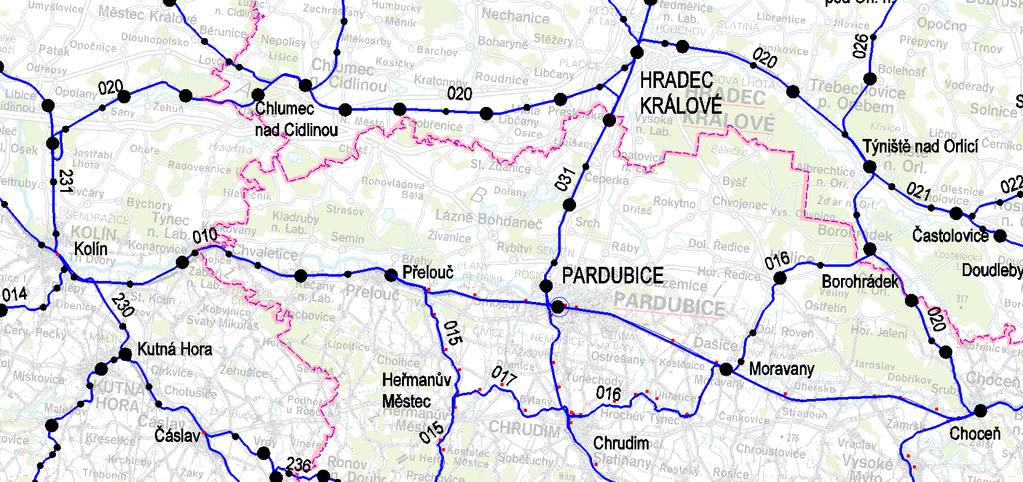 Traťová rychlost je 100 km/h s místními omezeními, zábrzdná vzdálenost 700 m. Dovolená traťová třída zatížení je v úsecích V. Osek Odb. Plačice a Týniště n. O. - Choceň D4, v úseku Odb.