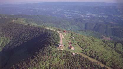 Radhošť od západu (JP) Geologie Podle regionálního geologického třídění území České republiky náleží Zlínsko k Západním Karpatům, které jsou součástí alpsko-karpatského pásma v Evropě Alpid.