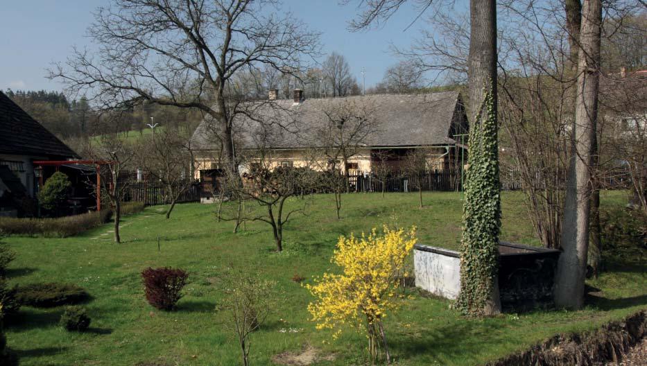(ZP) Přírodní památka Zubří Přírodní památku tvoří vlhká louka v zahradě u rekreačního domku č. p. 173 na severním okraji obce Zubří v údolí Zuberského (Hodorfského) potoka.