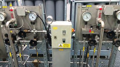 Teplotní čidlo na bezpečnostním panelu kontroluje teplotu plynu za odpařovačem pro ochranu plněných lahví proti křehnutí chladem pro případ neúplného přechodu kapalné fáze plynu do plynné fáze za