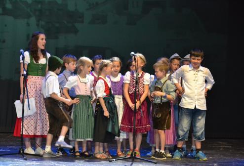 Na scéně vystoupilo 22 dětí z Německa, 18 dětí z Rakouska a 250 dětí z naší