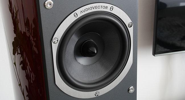 Audiovector SR 6 Avantgarde Arreté jsou pěkně vysoké a robustní sloupy.