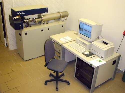 absorbce E laseru hluboké vakuum 10-6 Pa Ionizace