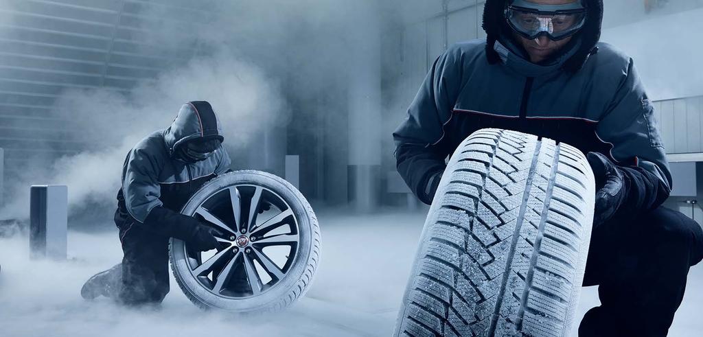 ZIMNÍ PNEUMATIKY Spolehlivý výkon a robustní vzhled: námi ověřené a doporučené zimní pneumatiky padnou na chlup přesně na naše originální ráfky a při testování jsou vystaveny teplotám až -30 C a