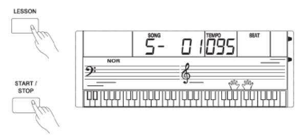 SKLADBY Pro vaše potěšení je nástroj AK 140 vybaven výběrem 100 skladeb. Všechny skladby v nástroji lze využít ve výukovém režimu. Poslech skladby 1.