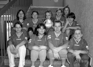 Herci nám vtipnû pfiedvedli zásady po- POLEPSK ZPRAVODAJ 4 / 2012 skytování první pomoci, do sv ch scének zapojili i dûti. V krátkém mûsíci únoru se také dívky 6. a 7.