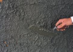 Použitie sadry, sadrovej lepiacej hmoty pod omietky na báze cementu je neprípustné!