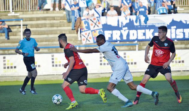 Sport Na apríla se nedařilo MFK F-M FC MAS TÁBORSKO 1:3 (1:1) Valcíři přinutili hosty v úvodních minutách pěkně se otáčet, jelikož soupeři zle zatápěli.