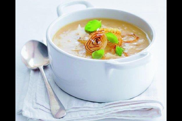 Tipy a recepty na zimní recepty, které vás zaručeně zahřejí... Cibulová polévka Sytá polévka, která zahřeje.