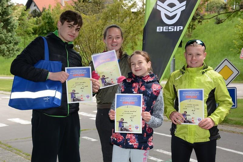 místo TURNAJ V ŘEŠENÍ SUDOKU AZ QUIZ VÝTVARNÁ SOUTEŽ RADOST TVOŘIT ŠKOLNÍ ČASOPIS ROKU TEČOVICKÁ PALETA květen Školní kolo přihlášení žáci 6. 9.