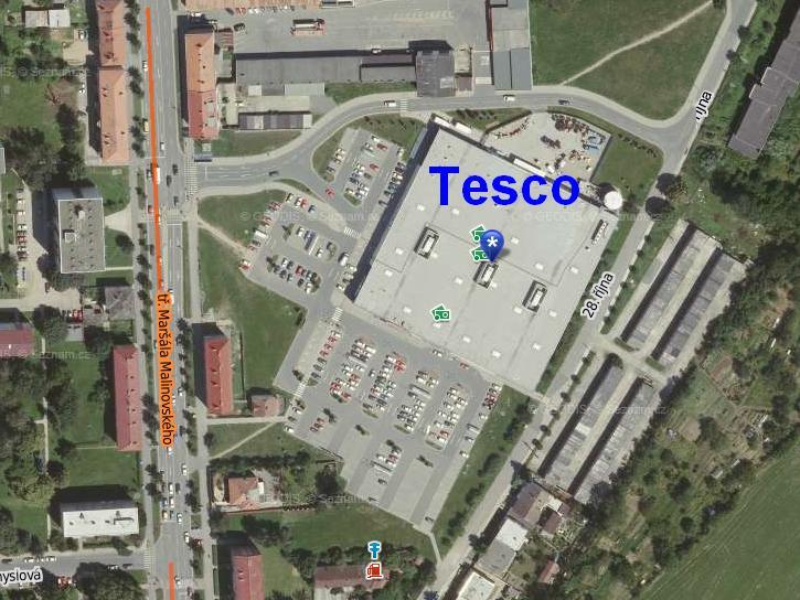 UTB ve Zlíně, Fakulta logistiky a krizového řízení 18 3 CHARAKTERISTIKA OBCHODNÍHO CENTRA TESCO UHERSKÉ HRADIŠTĚ Budova hypermarketu Tesco v Uherském Hradišti se nachází východně od třídy Maršála