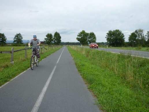 6. Stezka pro chodce a cyklisty se společným provozem