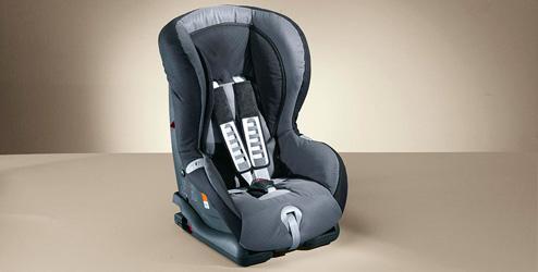 přibližně do věku 24 měsíců Sedačka může být v automobilu zafixována bezpečnostními pásy nebo systémem ISOFIX.