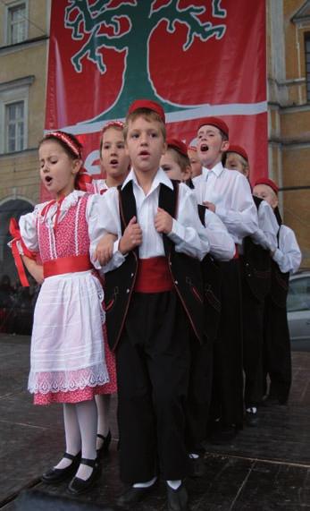 11. Ďalšie údaje na zverejnenie vo výročnej správe, ktoré určila správna rada (výrok auditora, schválenie ročnej účtovnej závierky, splnenie zákonných podmienok a registrácie, iné). A. V prílohe č.