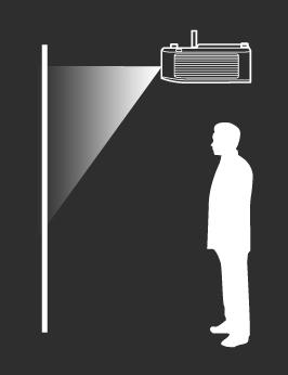 Instalace Volba umístění Před výběrem místa pro instalaci vašeho projektoru zvažte následující faktory: Velikost a poloha projekční plochy Umístění elektrické zásuvky Poloha a vzdálenost mezi