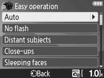 Postup výběru scény (v tomto příkladu se používá režim Easy operation (Snadná obsluha) >