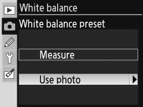 Kopírování vyvážení bílé barvy ze snímku Vyvážení bílé barvy zkopírované z existujícího snímku lze použít v režimu manuálního změření