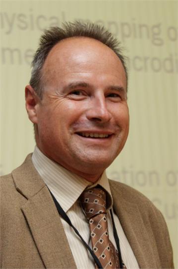 Katedra informatiky Přírodovědecké fakulty UP v Olomouci Děkanát fakulty 6. patro děkan: prof. RNDr. Ivo Frébort, CSc., Ph.D. Studijní oddělení přízemí studijní referentka: Bc.