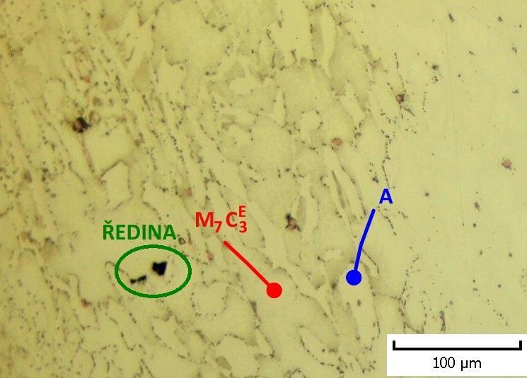 Nicméně fázová analýza nebyla provedena. Z diagramů na obr. 13 a obr. 14 vyplývá, že přítomné primární a eutektické karbidy jsou typu M 7 C 3.