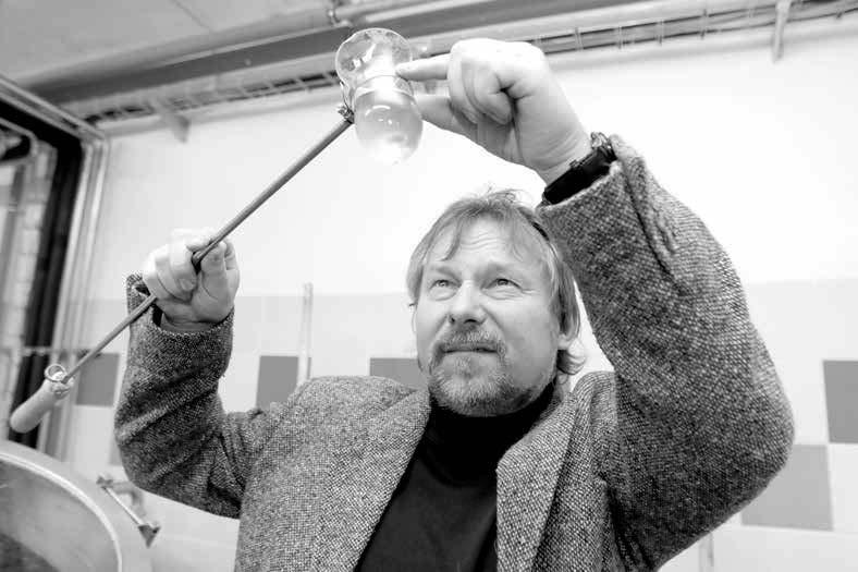 Pondělí 6. března 2017 ROZHOVOR TÝDNE 7 Pivo je můj život, práce i koníček, říká sládek Jarošovského pivovaru Jeho životem se jako červená nit táhne pivo! Ano, pivo!