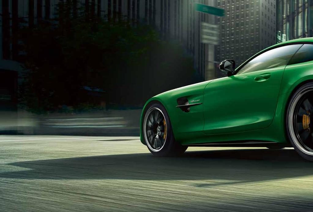 20 Tvary a výkon. U vozu Mercedes-AMG GT R plní každý designový prvek konkrétní technickou funkci.
