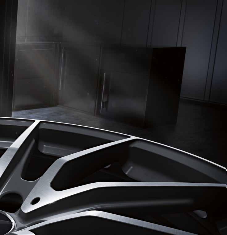 31 Pro Mercedes-AMG GT R jsou k dispozici 10paprsková kovaná kola AMG Performance o velikosti 48,3 cm (19 palců)/50,8 cm (20 palců) lakovaná v barvě šedá titanium, leštěná (RXA) nebo lakovaná v barvě