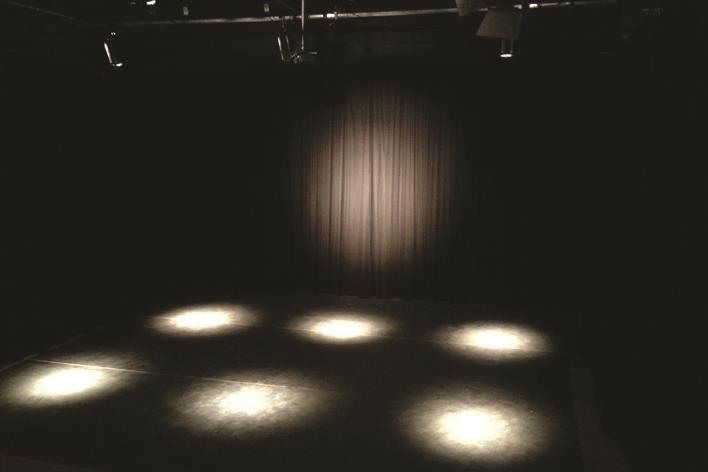 Domovskou scénou združenia je od roku 2005 otvorený kultúrny priestor Klub Lúč, ktorý sa nachádza v objekte kina Hviezda.