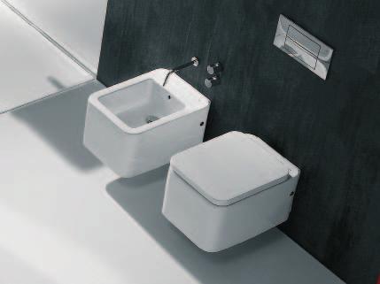 Svojím jasným príklonom ku geometrii sa celá kolekcia hrdo hlási k minimalistickej