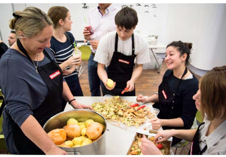 Charitativní vaření s Lime&Tonic Děti z pěti dětských domovů ve středních Čechách spolu s členy Lime&Tonic měly možnost se naučit vařit vynikající jídlo pod vedením nejlepších