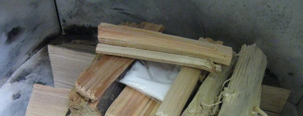 SPRÁVNÁ OBSLUHA VAŠICH KRBOVÝCH KAMEN Povolené palivo Suché, dobře skladované, přírodní dřevo (upřednostňováno tvrdé dřevo), dřevěné brikety. Max.