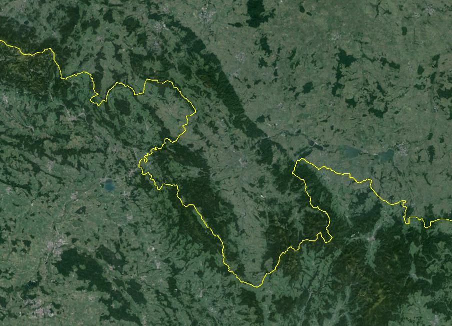 Geologie CHKO Broumovsko patří ke geologickému celku Vnitrosudetská pánev, jejíž větší