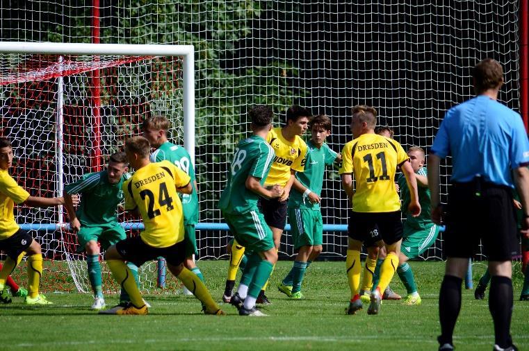 Pan František Hrdlička vstoupil do klubu FK Teplice v roce 1993, spojil jej s největším historickým partnerem, teplickou sklárnou AGC Flat Glass Europe a pozvedl klub z třetí fotbalové ligy až k