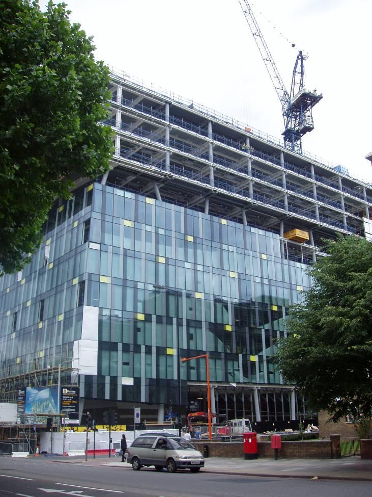 Případová studie: Administrativní budova Palestra, Londýn Budova nazvaná Palestra a postavená v londýnské čtvrti Southwark má 28 000 čtverečních metrů pronajimatelných ploch a je postavena