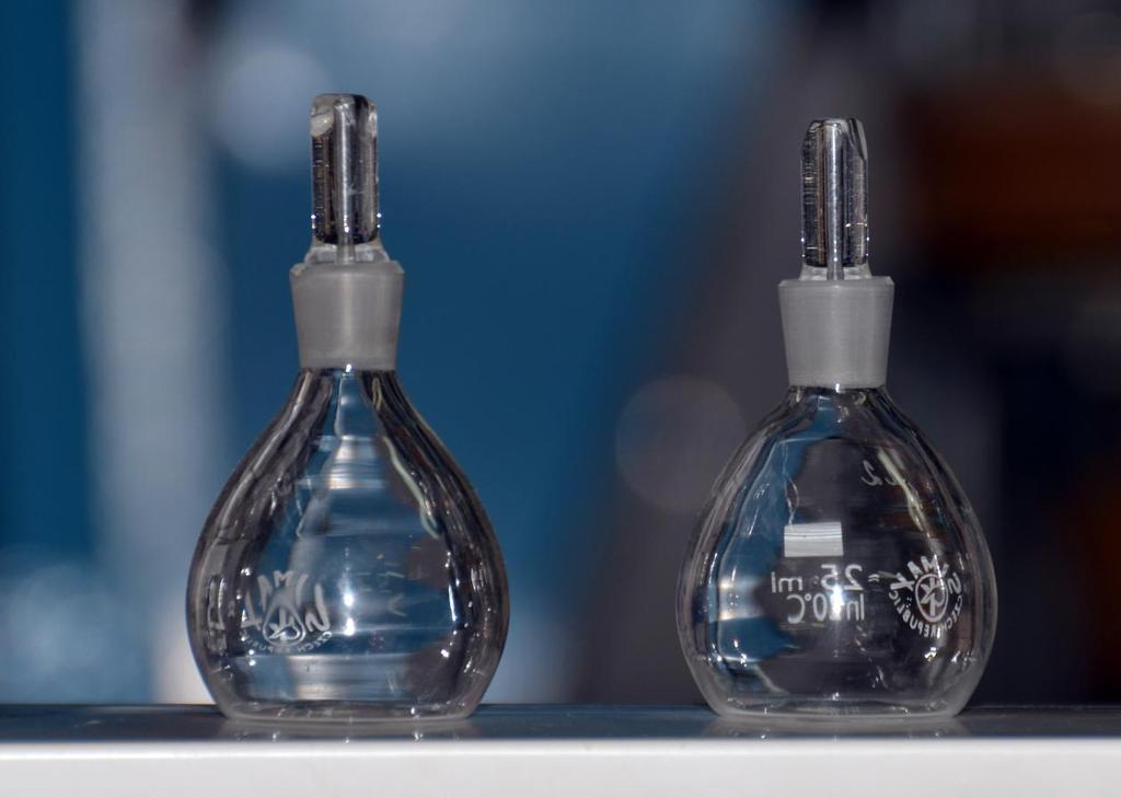 Obr 8-7 Pyknometr VII Symboly d průměr fluidační kolony m H výška fluidační kolony m h výška m Indexy dolní B vztaženo ke fluidní vrstvě e vztaženo k prahu úletu 0 vztaženo ke prahu fluidace u
