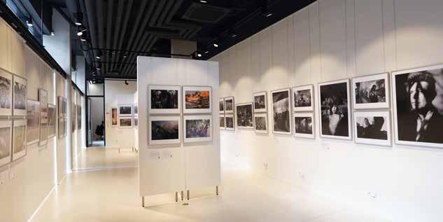 INTERIÉRY CZECH PHOTO CENTRE PRAHA STODŮLKY DUBEN ZÁŘÍ 2016 18,8 mil.