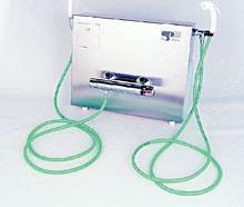Průtok zařízení závisí na tlaku ve vodovodní síti (min. 600 l/hod). Skládá se ze dvou částí.