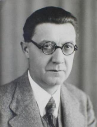 V roce 1908 nastoupil jako středoškolský profesor na rychnovském gymnáziu, kde začal vyučovat latinu, řečtinu a češtinu.