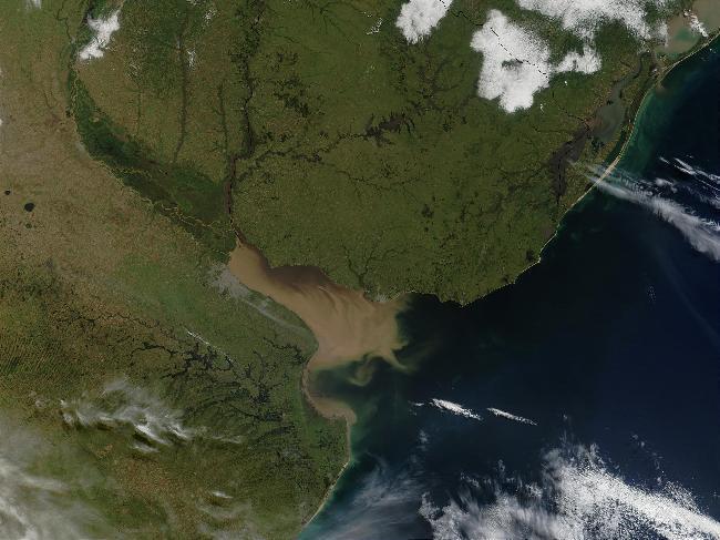 Fyzická geografia Vodstvo Ústie rieky Parana sedimenty v zálive La Plata