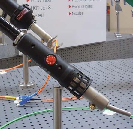 Ovládání teploty potenciometrem Velmi malý a lehký přístroj Ideální pro bodové svařování a svařování drátem Přívod vzduchu dmychadlem ROBUST nebo MINOR nebo stlačeným vzduchem Ve spojení s dmychadlem
