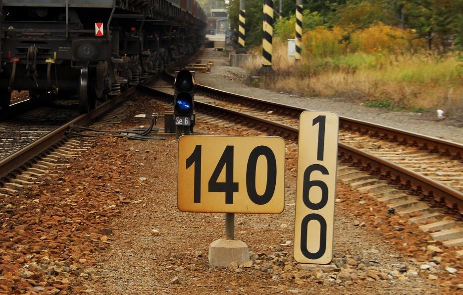 rychlosti vlaků traťová rychlost rychlost, kterou smí být pojížďěno určité místo na trati (úsek trati)