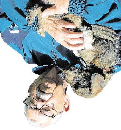 divadle jen jednou. Atoprávě vroce2008 vden,kdy měl jeho slavnýsoused pohřeb.