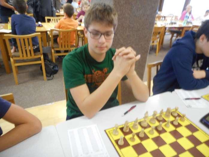 Součástí naší výpravy byl i Martin Žaža ze Zastávky, který svým poctivým přístupem k šachům rovněž do kolektivu našich pracovitých dětí skvěle zapadl a předvedl svůj nejlepší výkon na Mistrovství