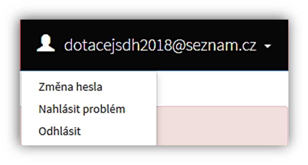 Po rozbalení se zobrazí nabídka funkcí: Změna hesla, Nahlásit problém a Odhlásit.