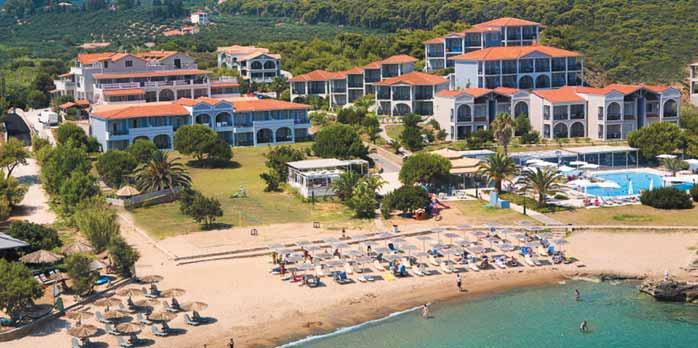 I pro náročné Přímo na pláži Pro páry Svozy na/z letiště The Bay Hotel Polopenze ZAKYNTHOS LAGANAS / VASSILIKOS Zrenovovaný hotelový areál leží v klidném prostředí hned