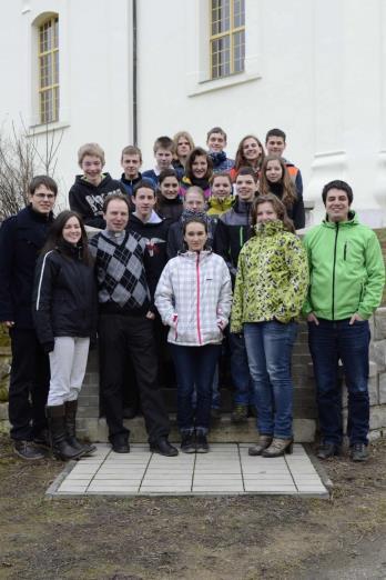 vybírána tak, aby vyhovovala co největšímu počtu účastníků.