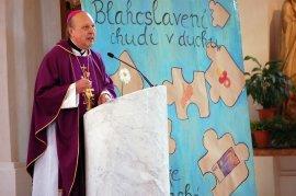 Jana Böhma a svědectví dvou mladých kluků o jejich cestě k víře a životu s Bohem. Na společný večer navazovala adorace a nabídka volitelných programů.