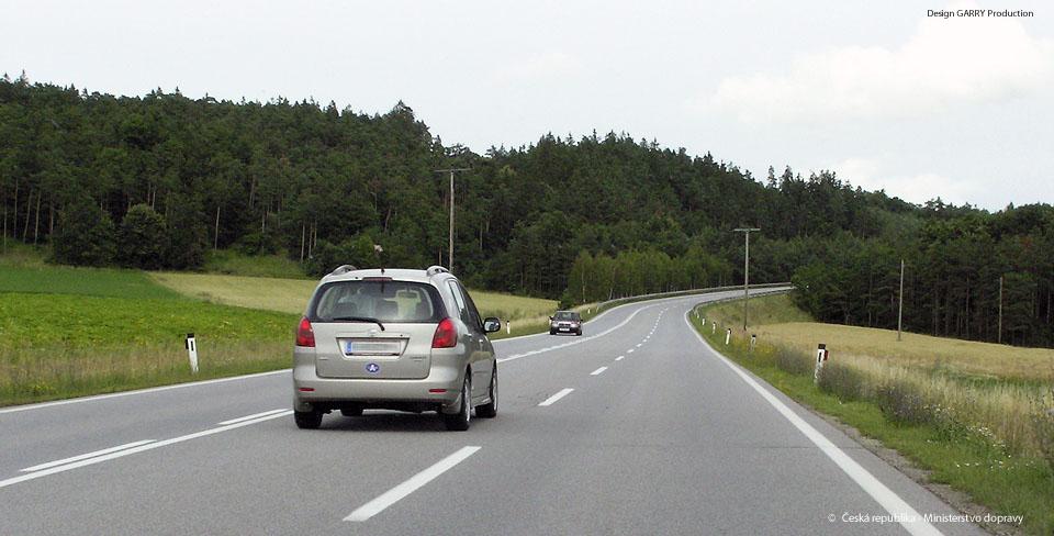 Test: 11. prosince 2018 10:38 (číslo 3) 3 z 9 8. [2 b.] Při jízdě v pěší zóně: Musí řidič dbát zvýšené ohleduplnosti vůči chodcům, které nesmí ohrozit, a v případě nutnosti musí zastavit vozidlo.