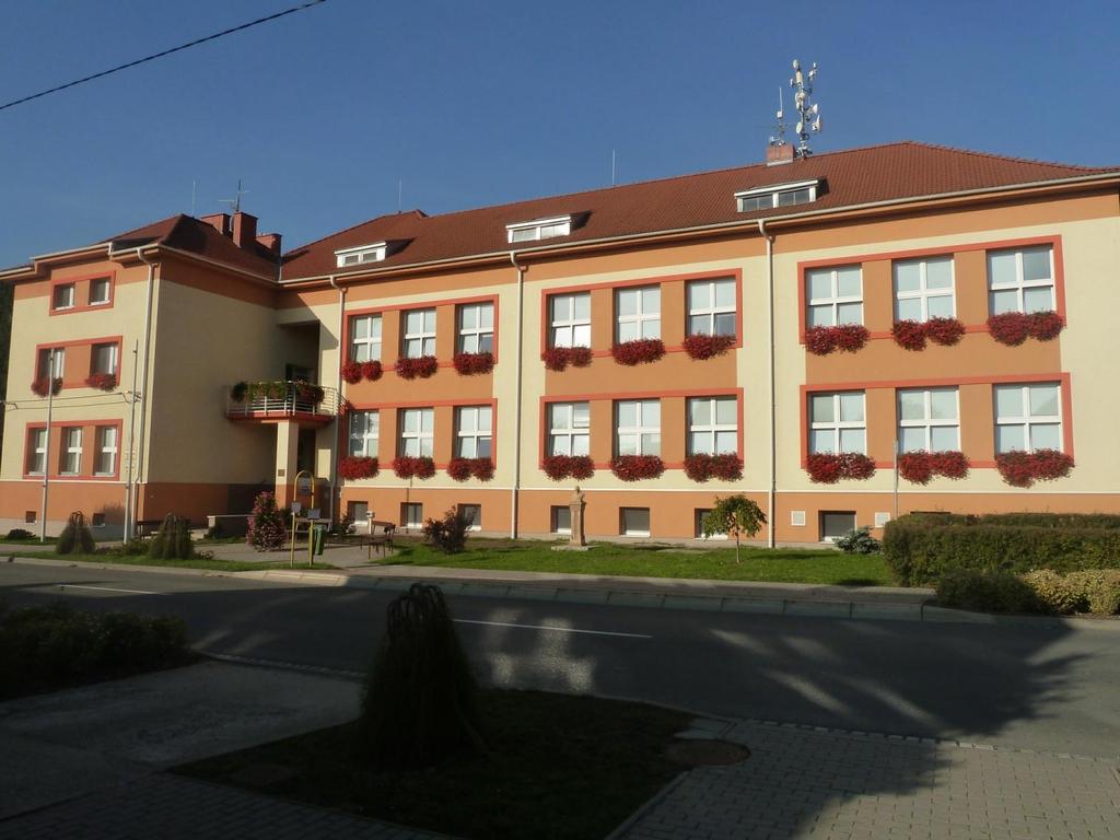 Budova základní školy na Topolanské